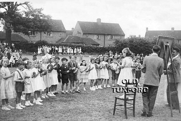 Tuxford School infants music group